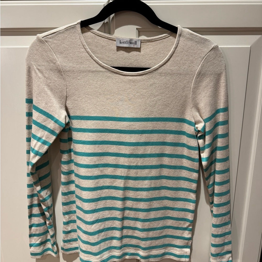 Kettlewell top in size Small. Monaco top!